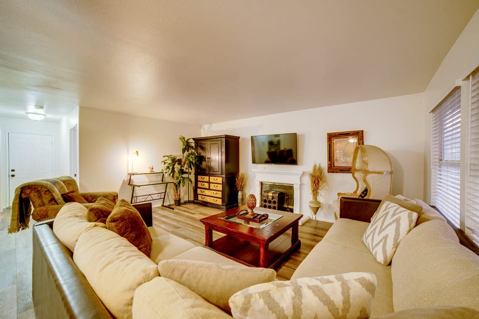 Family Home 5 Mi to Dtwn Riverside & Hospital! House in Riverside