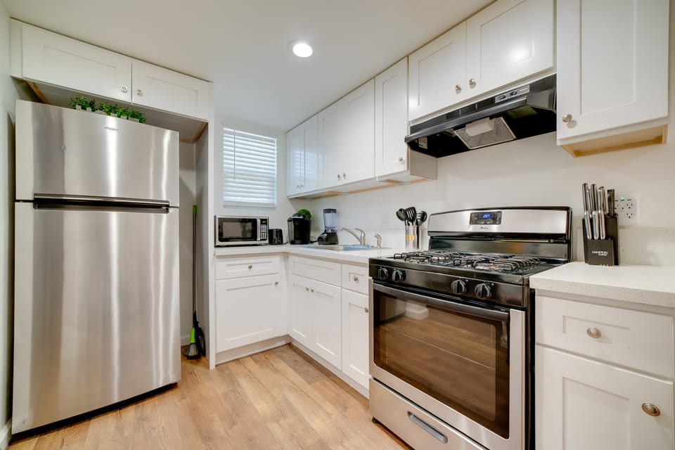 2 Mi to Dtwn Riverside & Hospital! Family Retreat Apartment in Riverside