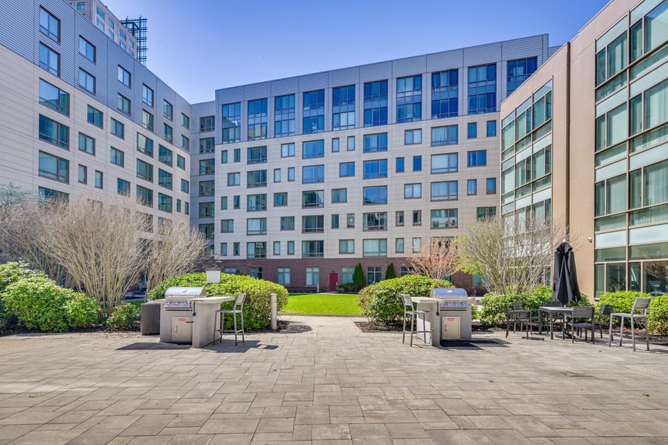 Walk to MIT & T Stop! Kendall Square Extended Base Apartment in Cambridge