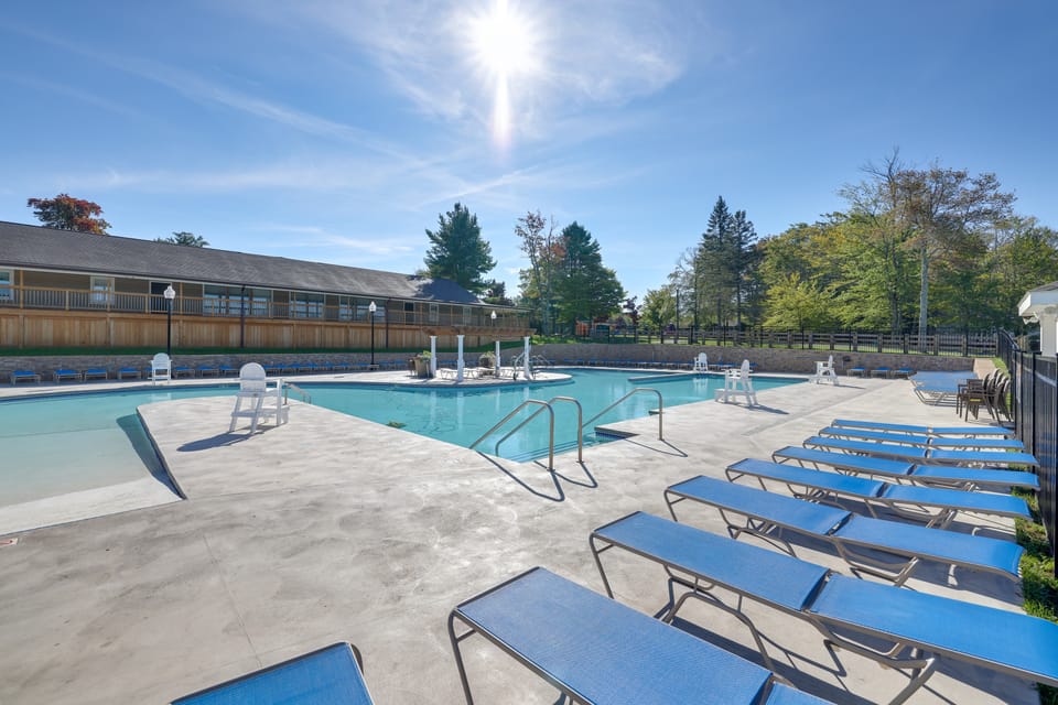 'The Highland Thistle' Poconos Escape w/ Game Room House in Coolbaugh Township