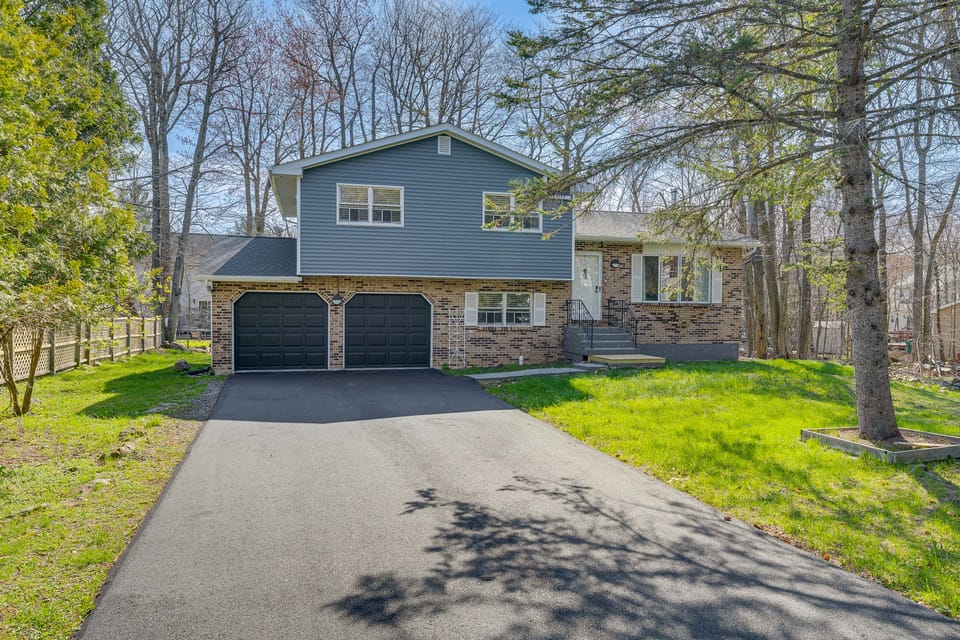 'The Highland Thistle' Poconos Escape w/ Game Room House in Coolbaugh Township
