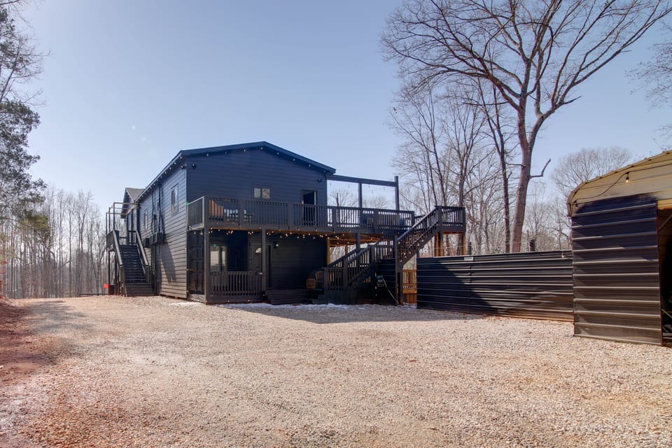 Huge 3-Unit Commerce Estate Near ATL Dragway! House in Georgia