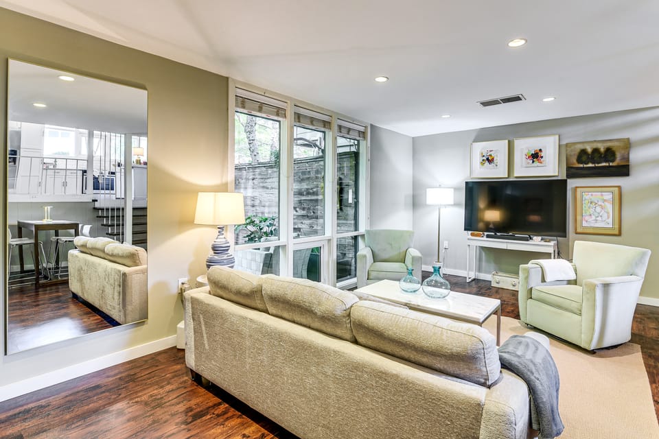 Mid-Century Condo Near Memorial Park Apartment in Harris County