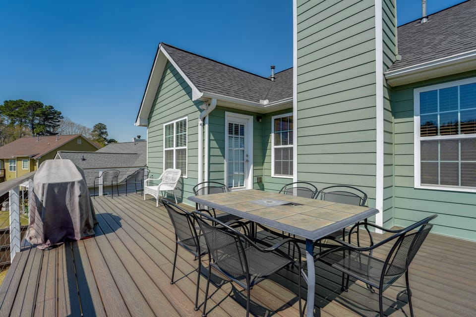 Modern 6BR Haven with Playroom, Gym, Deck House in Cartersville