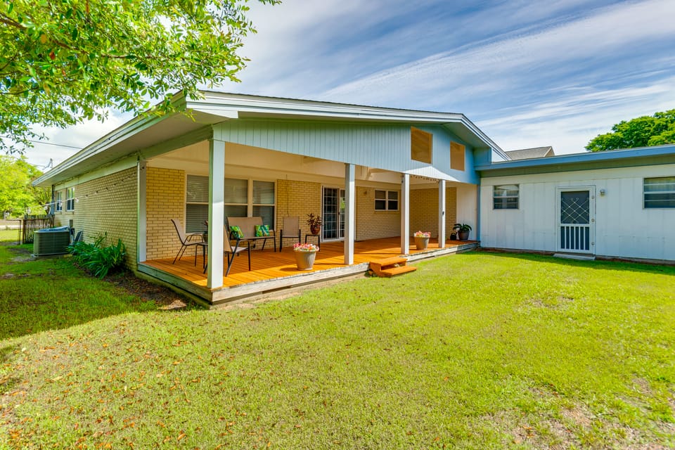 Near Beach, Navy Museum - Family Hub w/ Game Room House in Seaglade