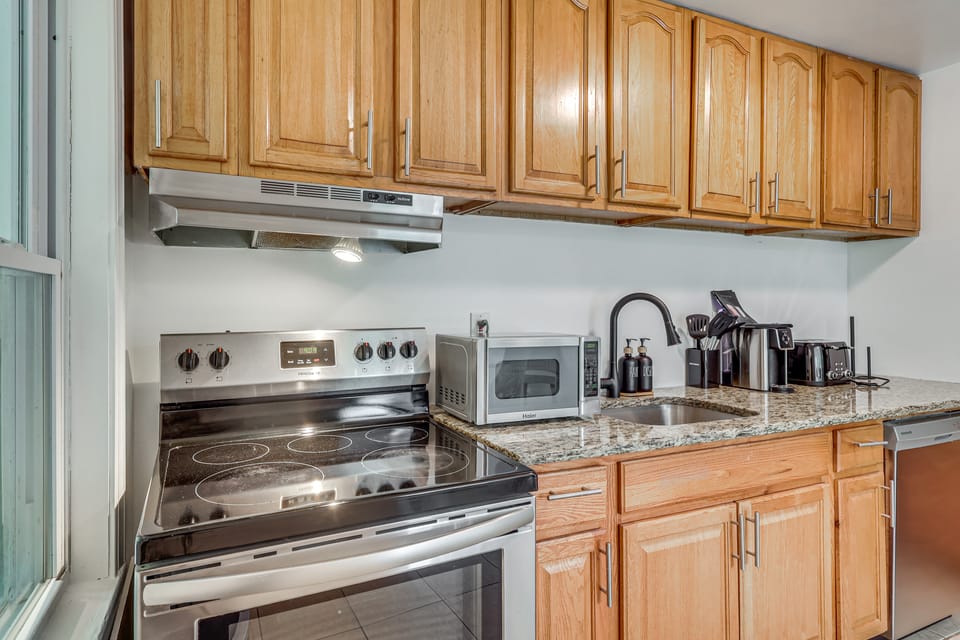 Nature & City Access! Family Home in North Jersey House in Wayne