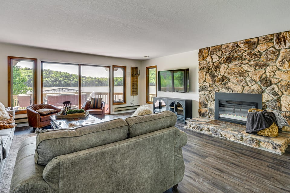 Property Windy Cove Waterfront Reserve House in Ozark Mountains