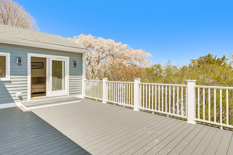2 Mi to Nantasket Beach! Group Retreat w/ Patio House in Hull