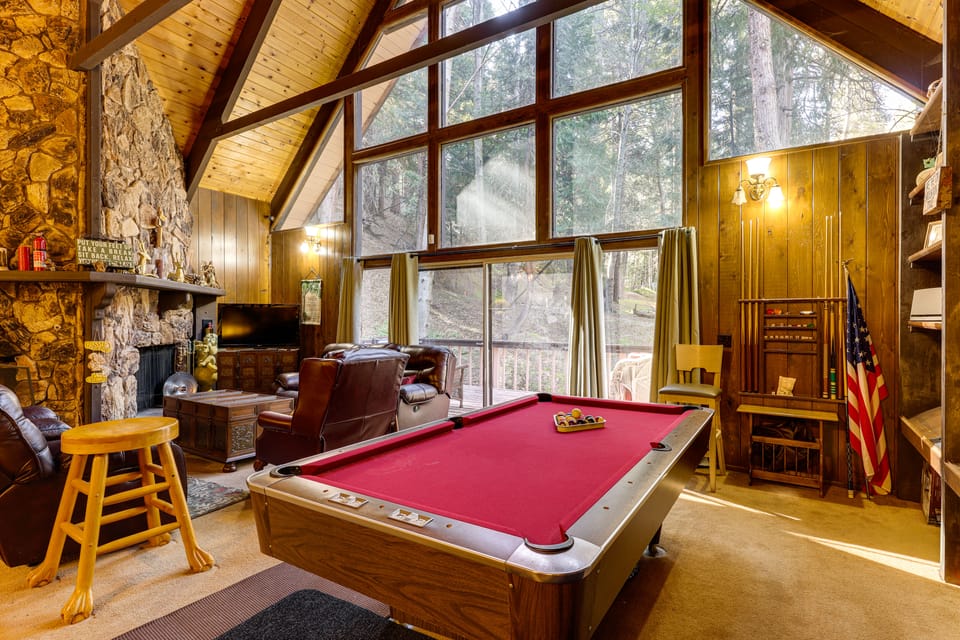 Walk to Lake Arrowhead! All-Season Alpine Escape House in Lake Arrowhead
