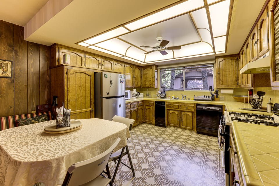 Walk to Lake Arrowhead! All-Season Alpine Escape House in Lake Arrowhead