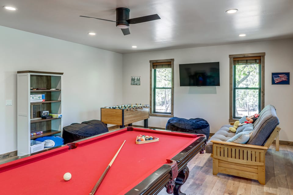 Spacious Family Gem w/ Patio, 3 Mi to Rainbow Lake House in Pinetop-Lakeside