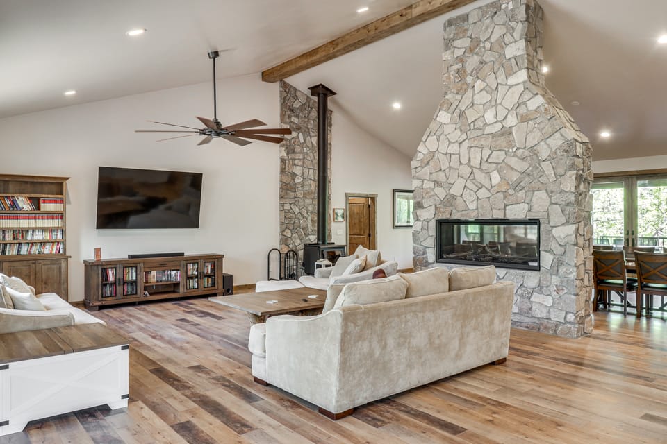 Spacious Family Gem w/ Patio, 3 Mi to Rainbow Lake House in Pinetop-Lakeside
