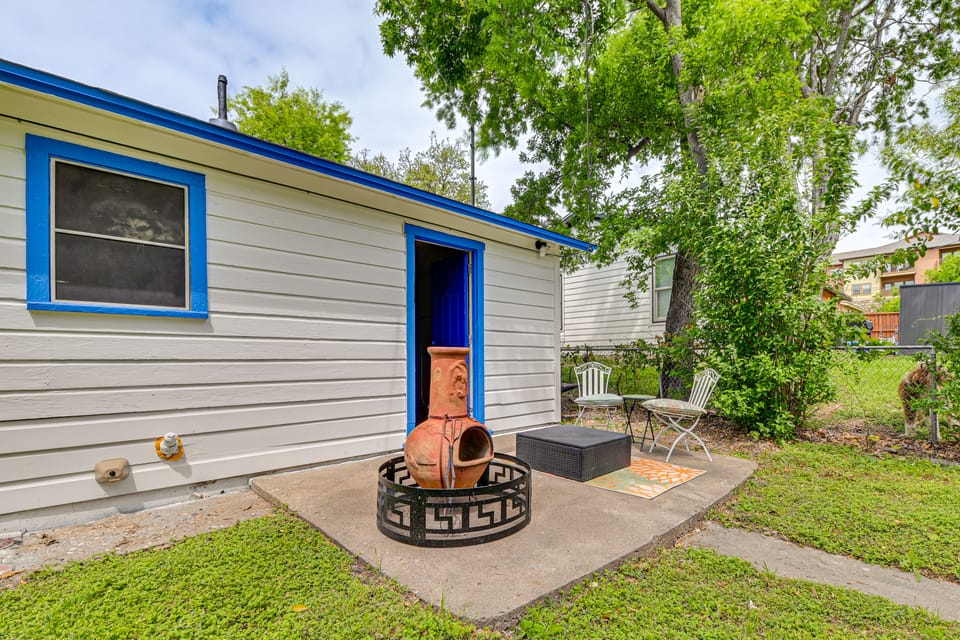 Eco-Chic Sanctuary Steps From Trinity Trails! House in Fort Worth