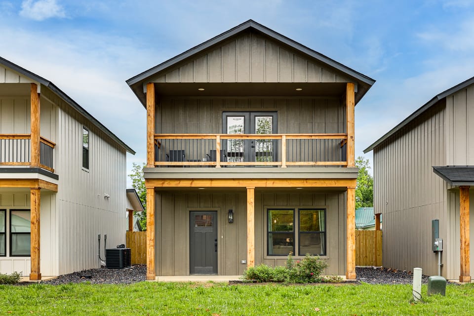 Near Trails & Town! Newly Built Mena Retreat House in Mena