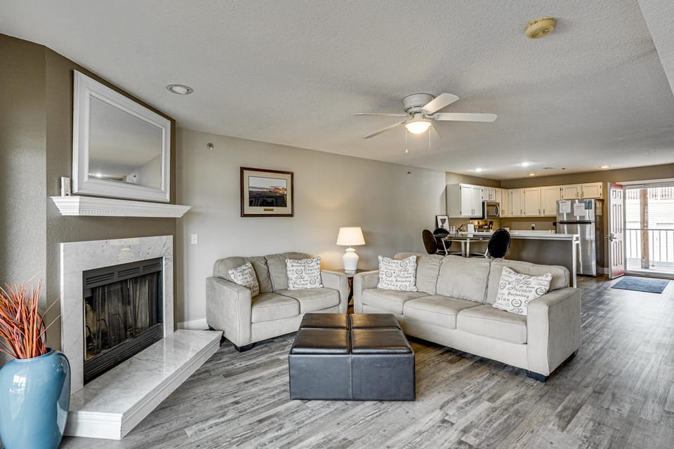 Lake & Boat Slip Access! Family Gem in Osage Beach Apartment in Osage Beach
