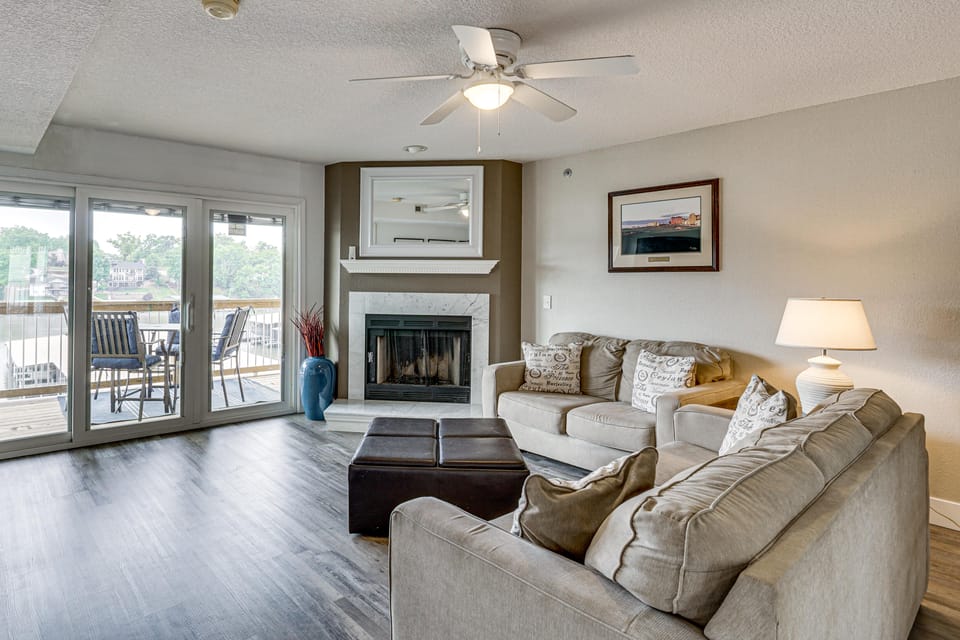 Lake & Boat Slip Access! Family Gem in Osage Beach Apartment in Osage Beach
