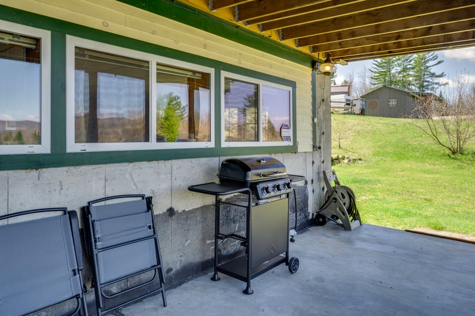 White Mountains Escape! Shared Patio + Yard Apartment in Littleton