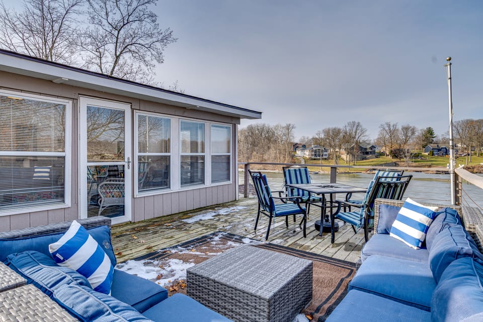 Fish & Boat! Lake Freeman Retreat w/ Dock Access Apartment in Indiana
