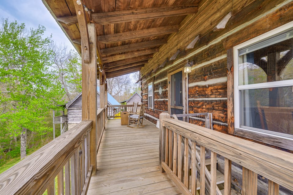 2 Mi to Blue Ridge Pkwy! Mtn Escape w/ Fireplace House in Virginia