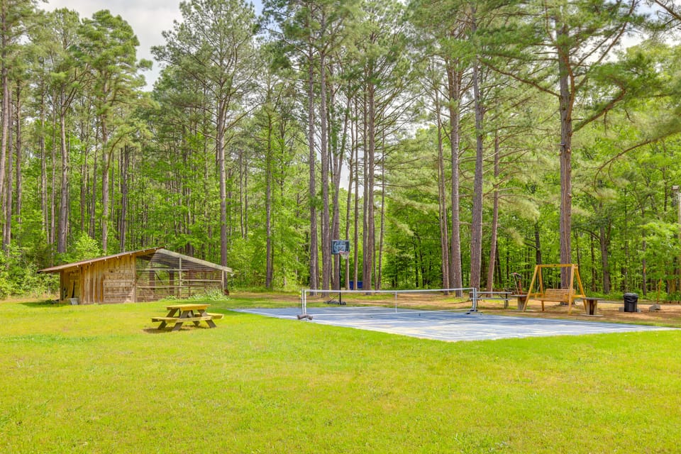 Ramp Entry! Quaint Cottage Near Greers Ferry Lake Apartment in Greers Ferry Lake