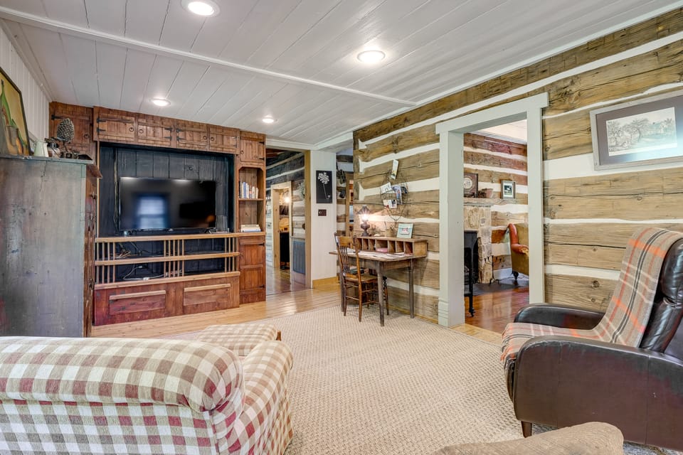 Trout Stream Access! Rural Buchanan Cabin House in Shenandoah Valley