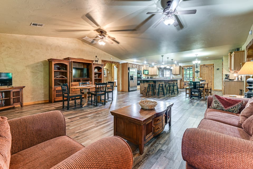 Walk to Lake Texoma: Family Home w/ Fire Pit! House in Lake Texoma