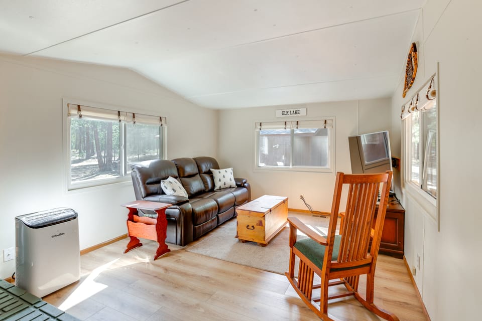 Deschutes Forest Basecamp! Oregon Cabin House in Oregon