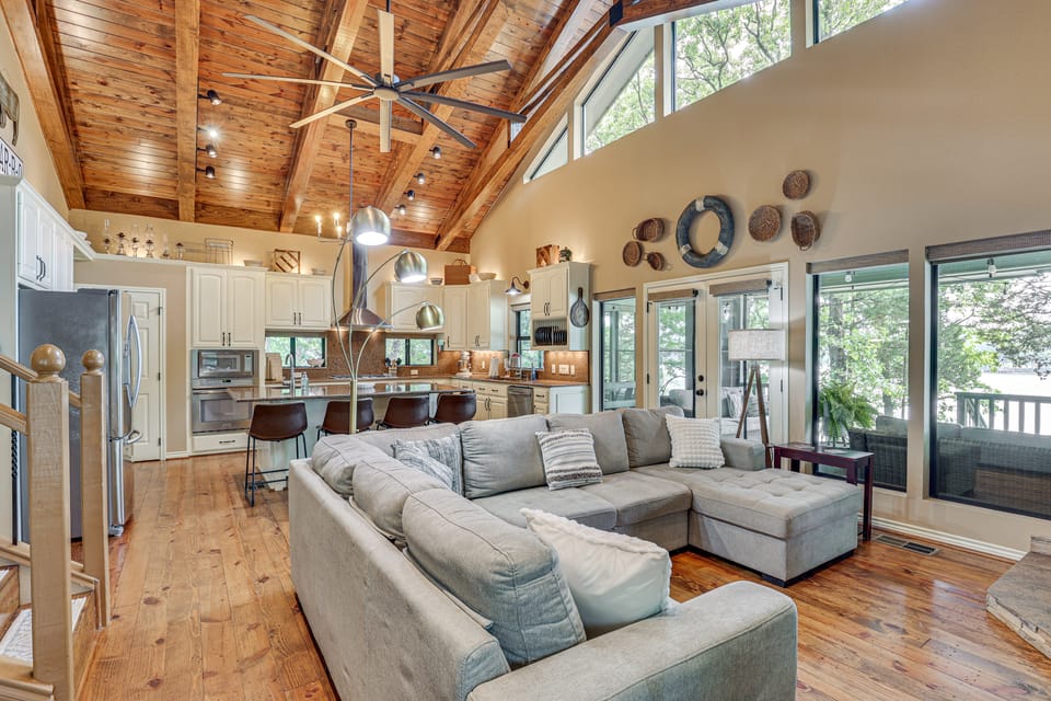 Lakefront Winnsboro Home w/ 20+ Acres! House in Texas