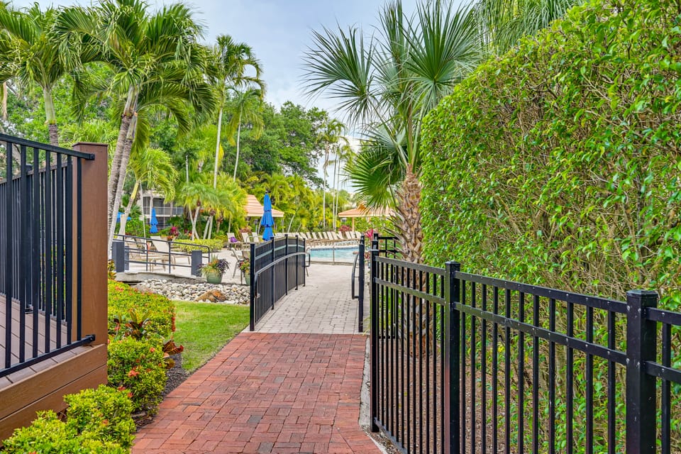 Lake Views & Resort-Style Living! Naples Condo Apartment in Collier County