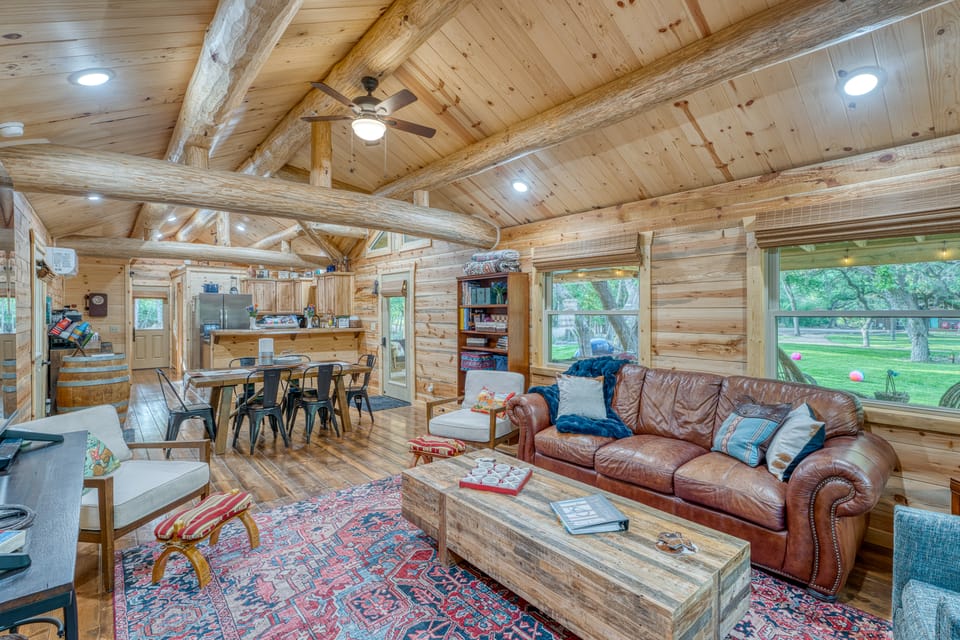 Blanco Riverfront Estate w/ 2 Homes: 8-Acre Oasis House in Rio Grande