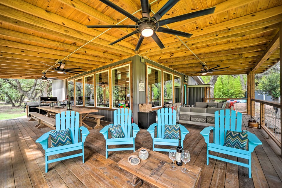 Blanco Riverfront Estate w/ 2 Homes: 8-Acre Oasis House in Rio Grande