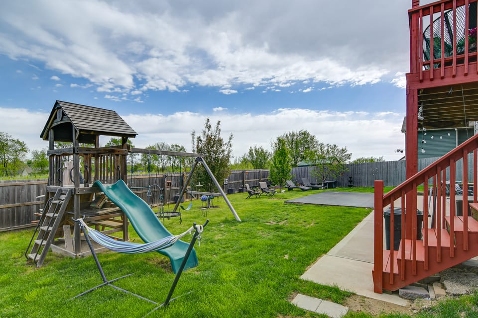 4 Mi to Easter Lake Park! Inviting Rental w/ Patio Apartment in Des Moines