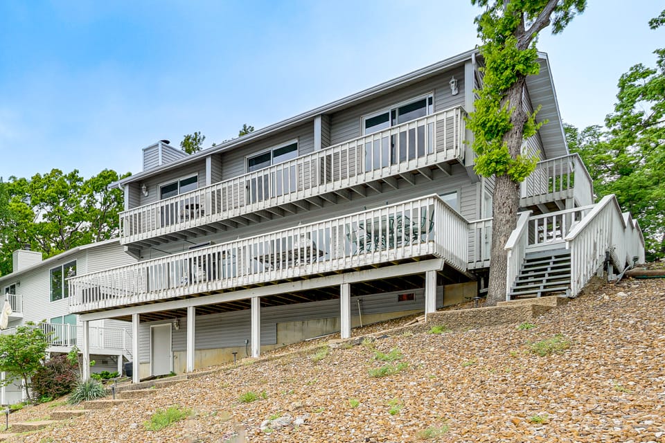 Dock & Slip, Walk to H Toads! Lake Ozark Retreat House in Village Four Seasons