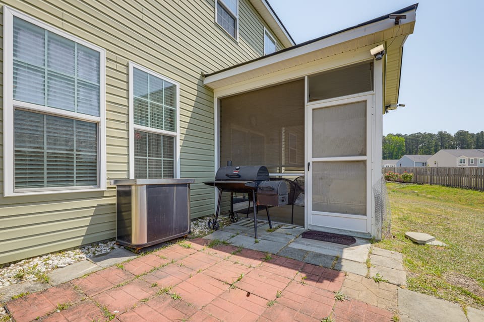 Lakes, Gardens & More! Getaway in Moncks Corner House in South Carolina