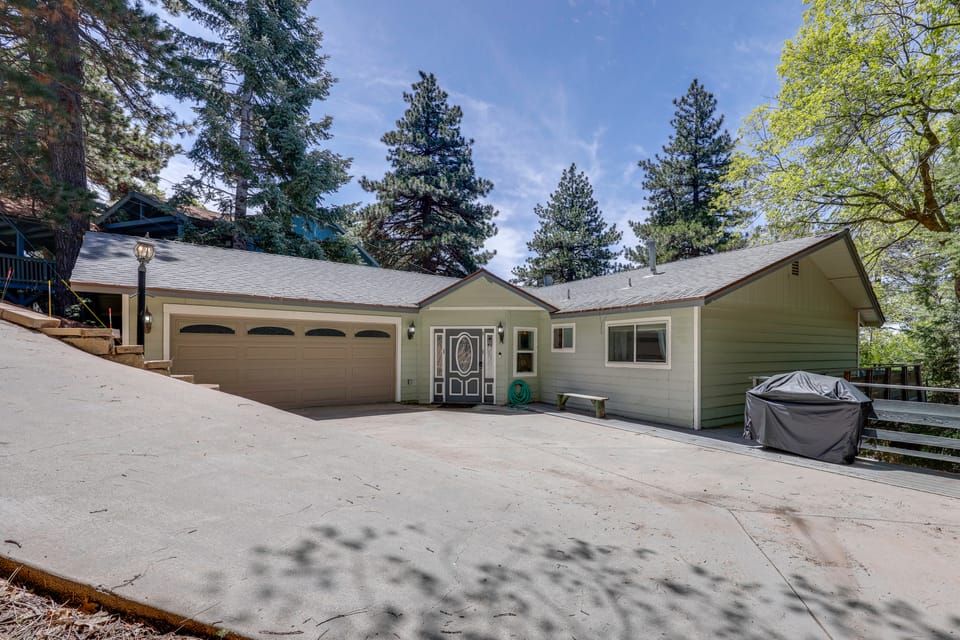 Gateway to Big Bear! High-Country Home w/ Deck Apartment in Running Springs