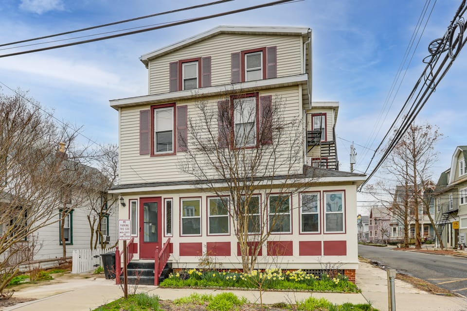 Steps to Shore & Boardwalk! Ocean Grove Getaway Apartment in Ocean Grove