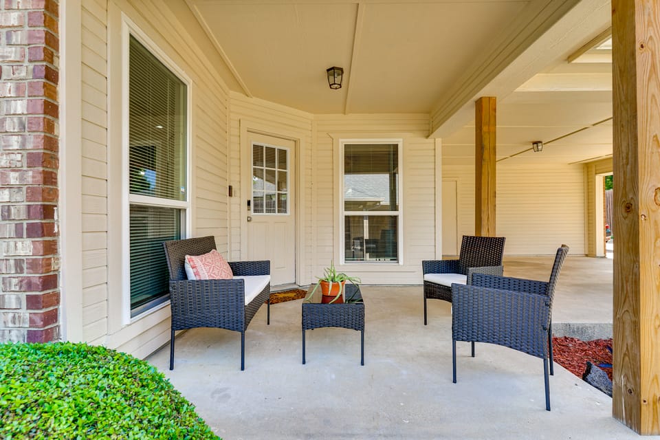 Modern Home Near DFW: Work, Play + Relax! Apartment in Mansfield