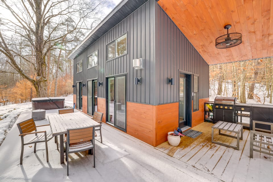 Hike, Fish & Unwind: 2-Cabin Retreat in Hersey House in Michigan