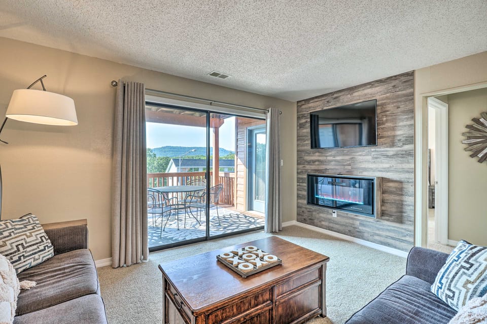 Pool Access! 2-Unit Escape at Pointe Royale Resort Apartment in Branson