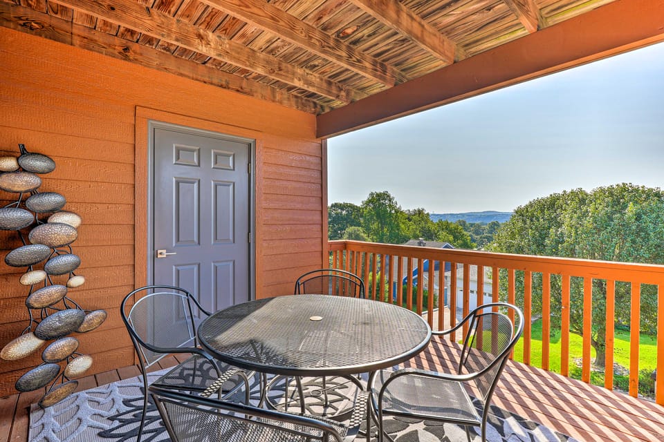 Pool Access! 2-Unit Escape at Pointe Royale Resort Apartment in Branson