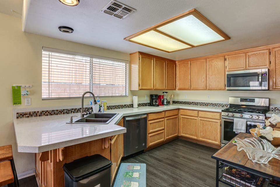 Pets Welcome! Yucca Valley Haven w/ Fenced Yard House in Yucca Valley