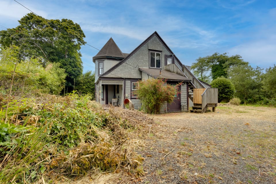 Historic Oregon Home: Walk to Parks & Dining! House in Washington