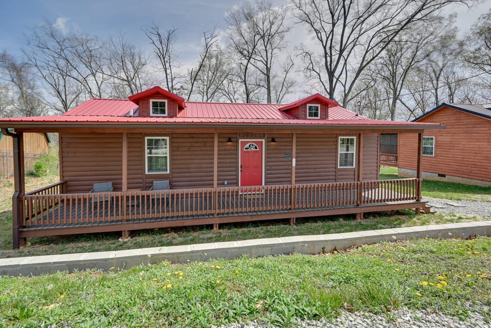 2 Cabins Near Lake Cumberland Boat Ramps! House in Burnside