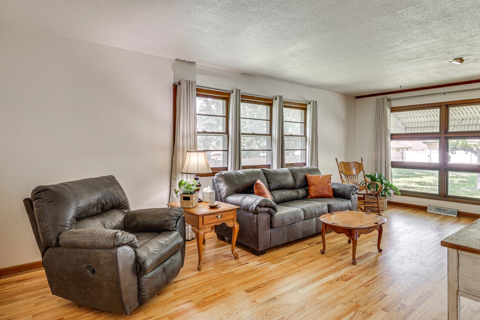 Fenced Yard & Patio! Shawnee Getaway 2 Mi to Dtwn House in Shawnee