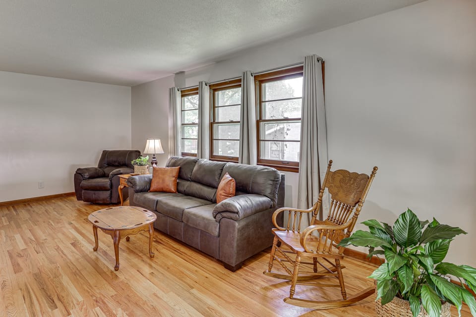 Fenced Yard & Patio! Shawnee Getaway 2 Mi to Dtwn House in Shawnee