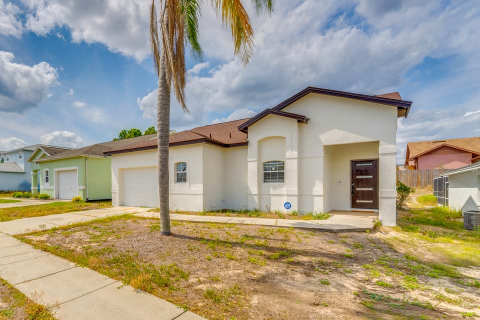 Theme Park Hub 4 Mi to Disney! Poolside Retreat House in Four Corners