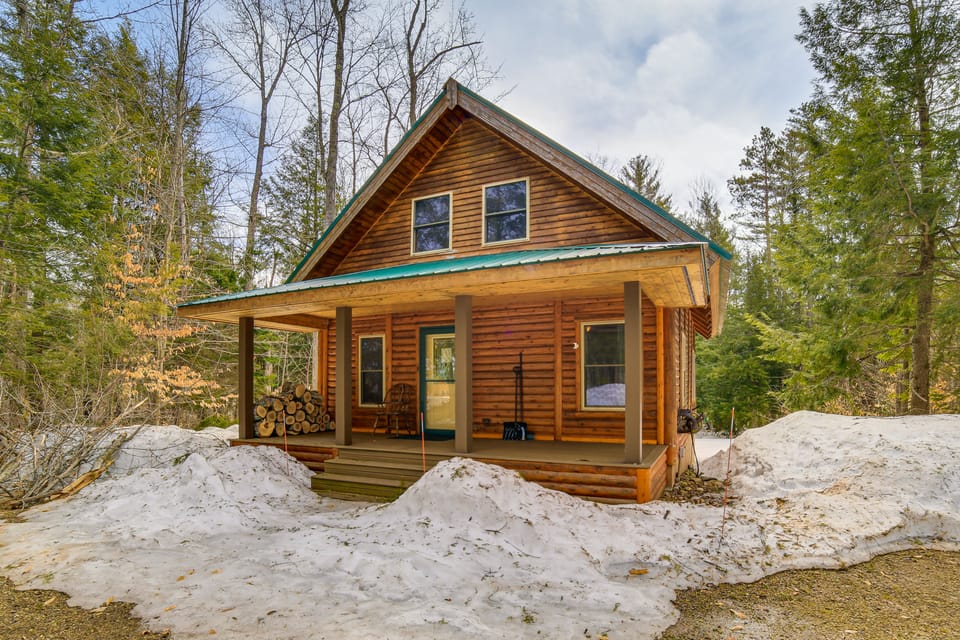 1/4 Mi to Hiawatha Forest Trails! Outdoor Retreat House in Wisconsin