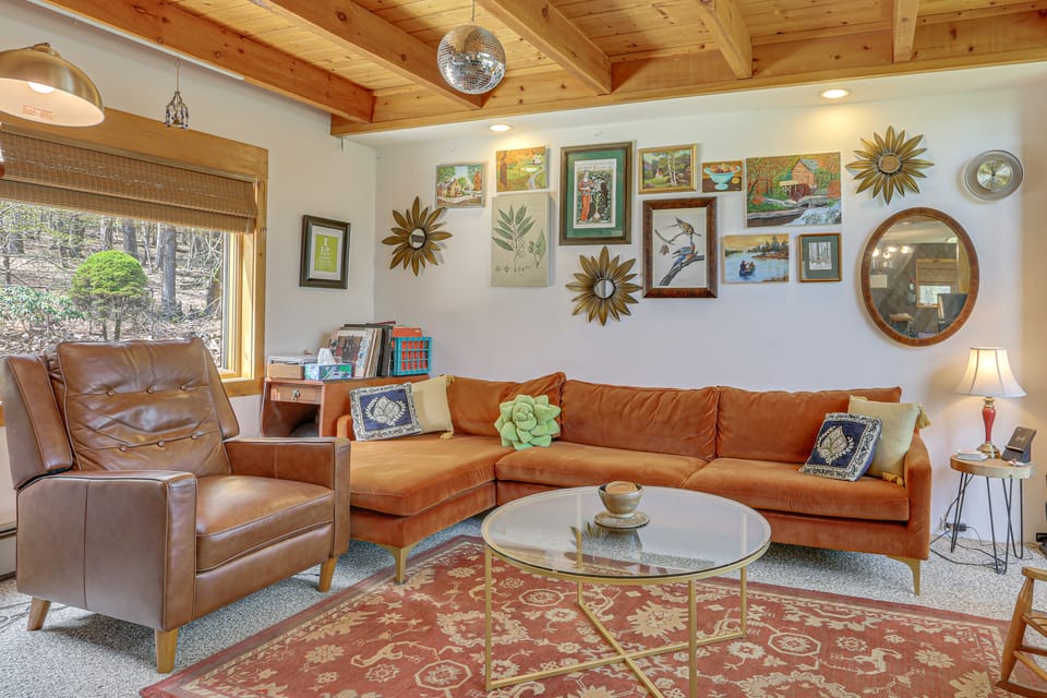 Catskills Serenity! Cozy Vintage Cabin on 10 Acres House in Hudson Valley