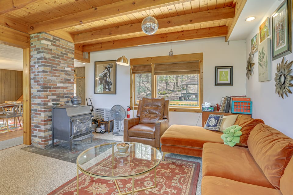 Catskills Serenity! Cozy Vintage Cabin on 10 Acres House in Hudson Valley