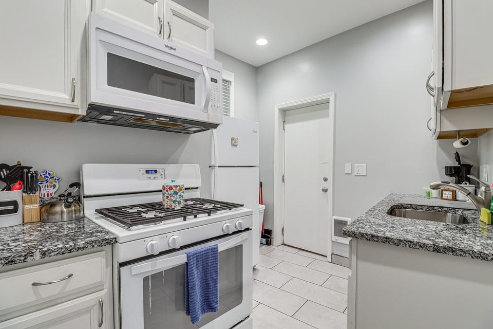 Walkable Lawrenceville Townhome w/ Private Patio! Apartment in Pittsburgh